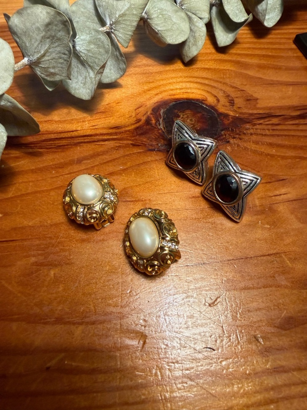 Vintage Clip-On Earrings Avon +Vendome